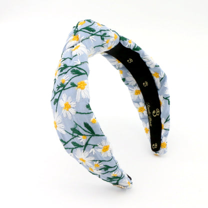 The Cloud Daisy Embroidery Topknot
