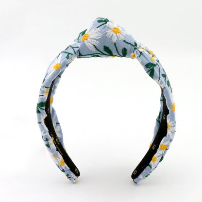 The Cloud Daisy Embroidery Topknot